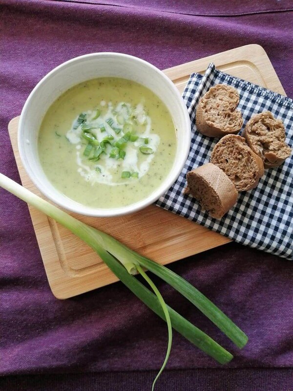 Romige courgettesoep met lente-ui